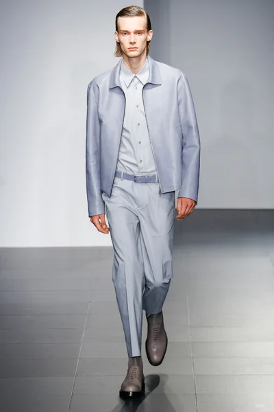 Look 11